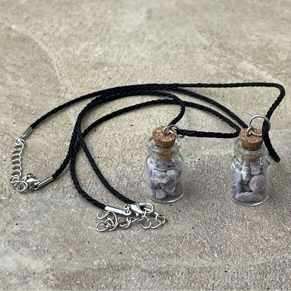 HANDāMINEDĀ LEPIDOLITEāCHIPāBOTTLEāCHARMāNECKLACE - Picture 14 of 16